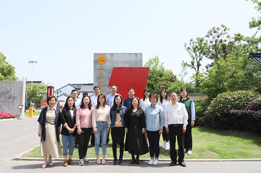 学习劳模  发展“弘中”