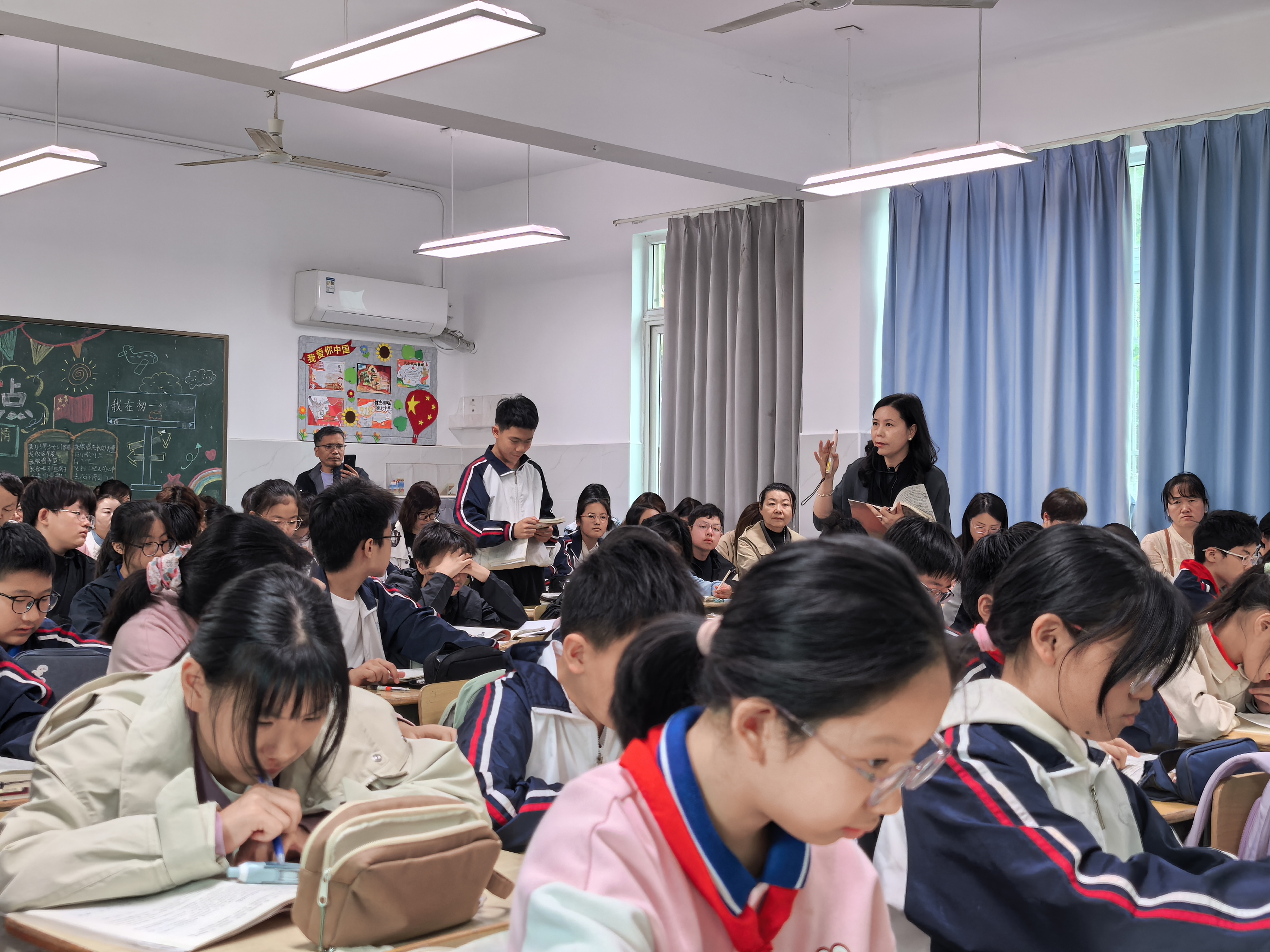 苏州大学“国培计划”新疆生产建设兵团中学语文骨干教师培训班学员到访吴中区迎春中学